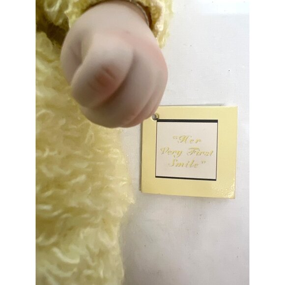 Ashton Drake Vintage Porcelain Doll "Her Very First Smile" With Yellow Outfit - Picture 5 of 8